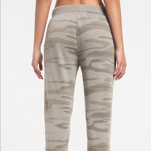 Z SUPPLY Camo Sweatpants - Picture 3 of 4